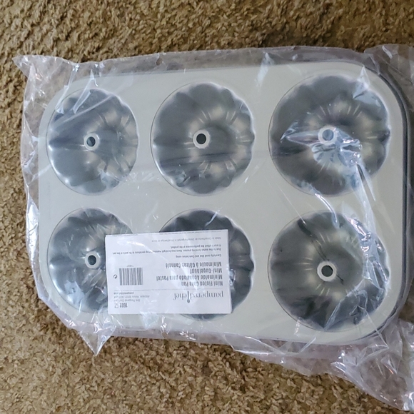 Pampered Chef Kitchen Pampered Chef Mini Fluted Cake Pan 62 Poshmark